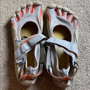 Vibram toe shoes